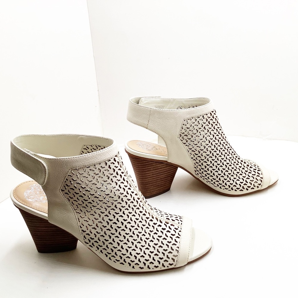 🆕{Vince Camuto}Dastana Perforated Leather Sandals